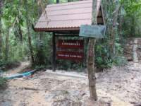 ป้ายบอกทางของน้ำตกที่น่าสนใจบนเกาะกูด 