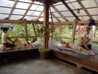 นวดแผนไทยสำหรับสองท่าน บนศาลา ของรีสอร์ท