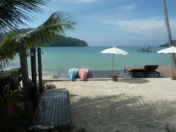 ฝักบัวอาบน้ำริมชายหาดสำหรับให้คุณล้างตัวเมื่อขึ้นมาจากทะเล
