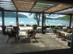 ร้านอาหารพร้อมด้วยวิวทะเลสวยงามที่เกาะกูดรีสอร์ท